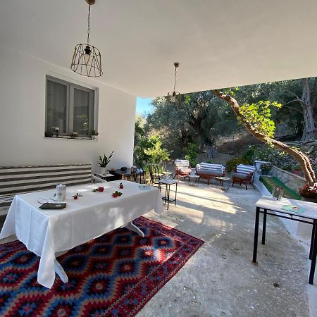 House With Beautiful Garden In Plomari Apartment Exterior photo